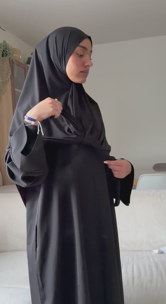 Black khimar